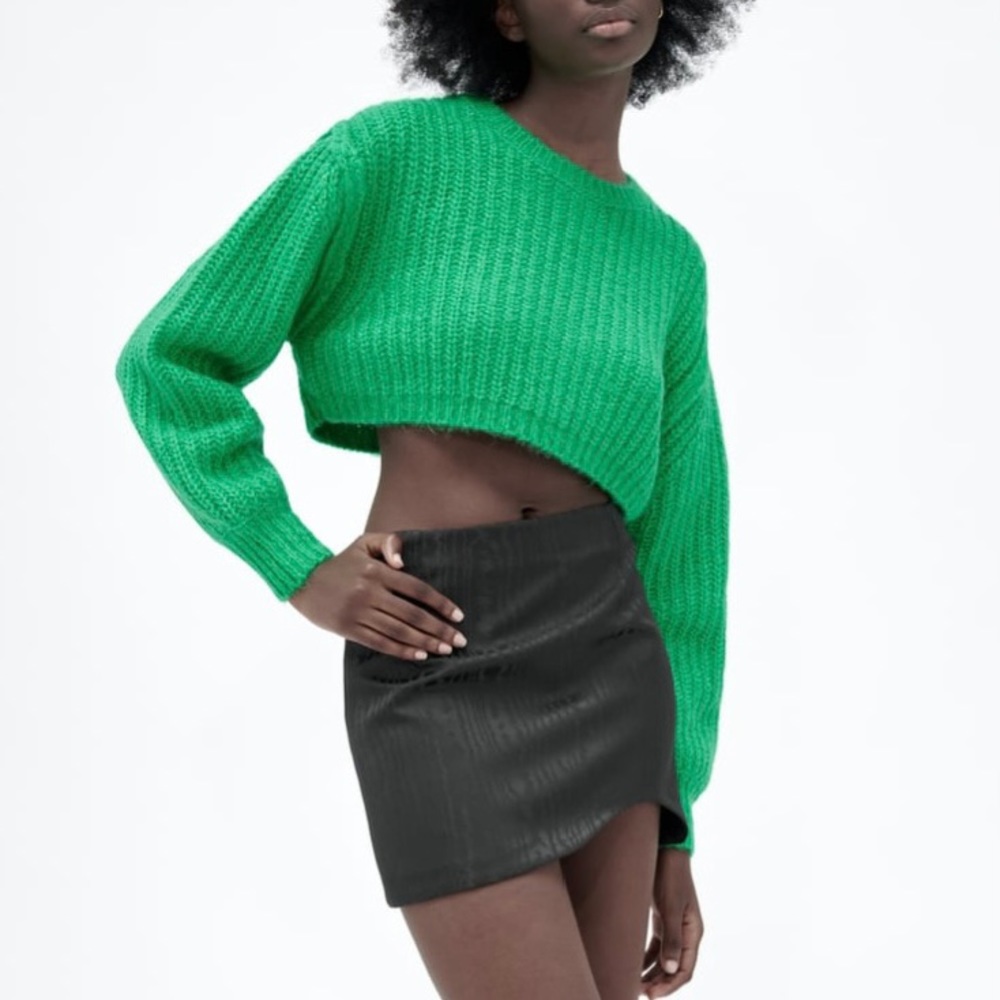 ZARA CROPPED GREEN SWEATER